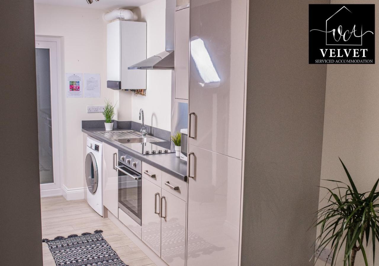 Apartamento 1 Bed House , Free Wifi,Free Parking,Leasure,Business Swansea Exterior foto